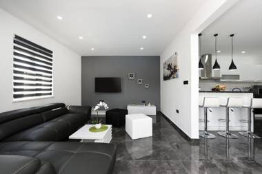 Villa Mare - with HEATED POOL