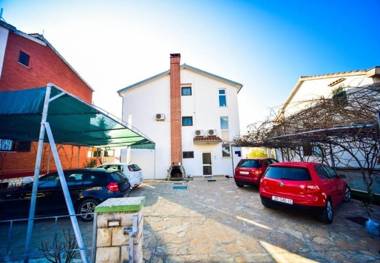 Apartments Ivan Z2 - 250m to beach