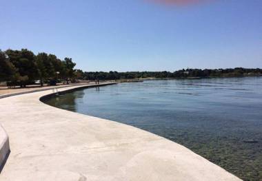 Apartments Ivan Z2 - 250m to beach