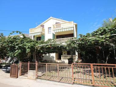 Family ground floor apartment close to the beach