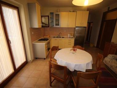 Family ground floor apartment close to the beach