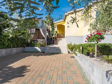 Modern Holiday Home in Zadar with Terrace