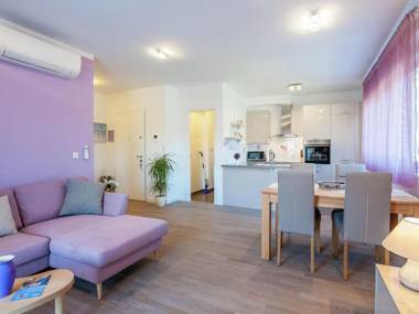 Modern newly built apartment geat location private parking space free wi fi