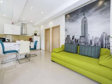 New Luxury Apartment in a quiet area with private covered terrace BBQ