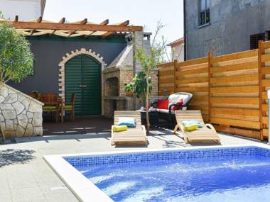 Attractive apartment in Zadar with private pool