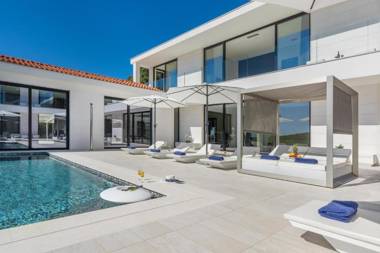 Villa Vrsar Magnifique A Beautiful Contemporary 5 Bedroom Villa Sauna and Gym