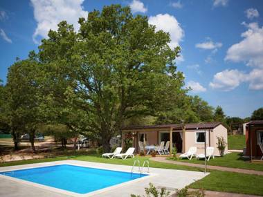 Modern chalet with 2 bathrooms and a veranda 4km from Vrsar