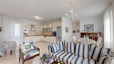 Radovani Luxury Apartment with Private Pool