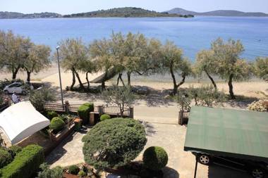 Apartments Zdenka-10m from beach