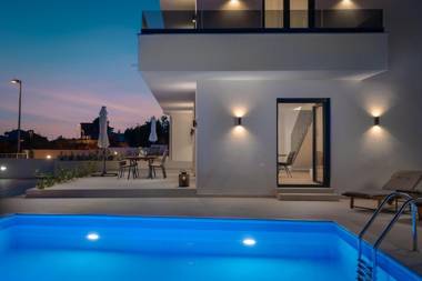 Villa Bettina with heated pool