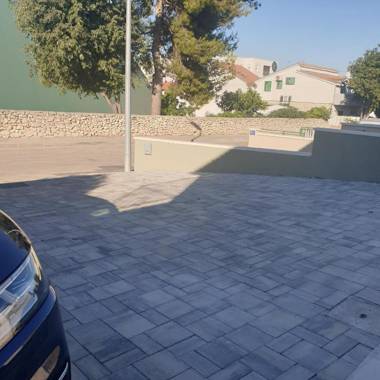 Captivating 3-Bed Apartment in Vodice