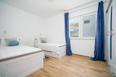 Captivating 3-Bed Apartment in Vodice