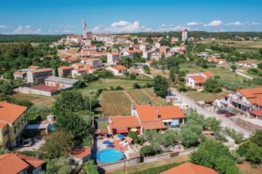 Apartment with pool Visnjan