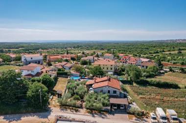 Apartment with pool Visnjan