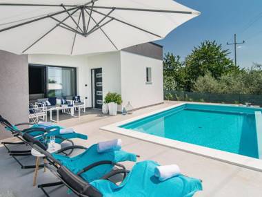 Beautiful newly built Villa Oleandra for up to 5 persons with private pool