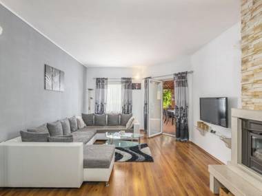 Modern apartment for up to 6 persons in Visnjan perfect for a relaxing holiday