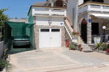 Apartment with a balcony and sea view - santek - AE1097