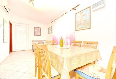 3 bedrooms appartement at Vir 250 m away from the beach with enclosed garden and wifi