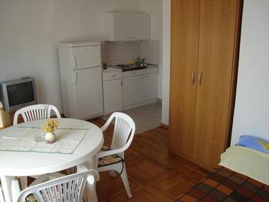 Apartments Rising Sun-20m from sea