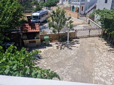 Rooms Mat - 300 m from sea