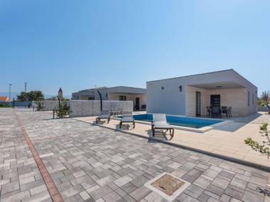 Premium Holiday Home in Vir with Sauna