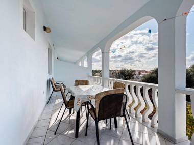 Snug Apartment in Vir with Sea Beach Nearby