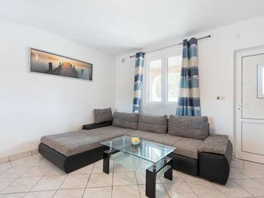 Quaint Apartment in Vir with Sea Beach Nearby