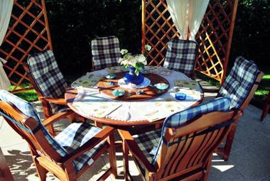 3 bedrooms villa with private pool enclosed garden and wifi at Umag 1 km away from the beach