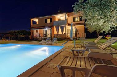 Apartment Maritea - Three Bedroom Apartment with Pool