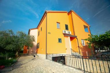 Apartment Maritea - Three Bedroom Apartment with Pool