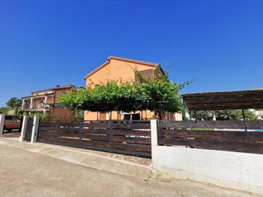 Apartment Maritea - Three Bedroom Apartment with Pool