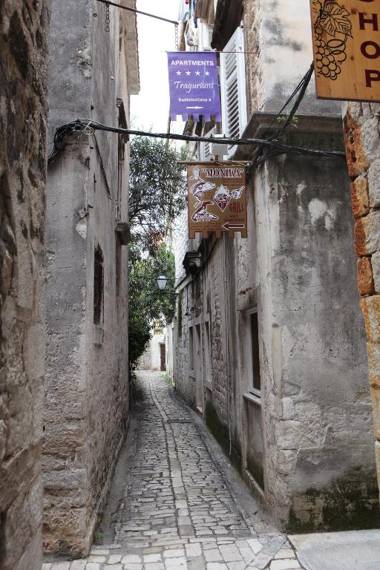 Tragurium & Salona Apartments