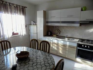 Apartmani Balan s vanjskim bazenom