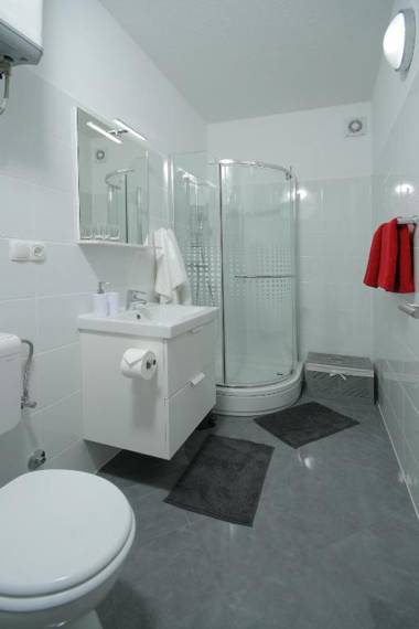 Charm Apartments And Rooms