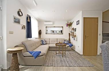 Holiday Home Listeši 1