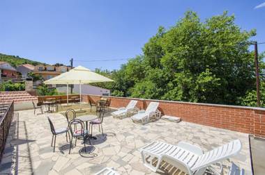 Apartments and Rooms Iva