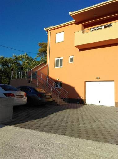 Tomena apartments
