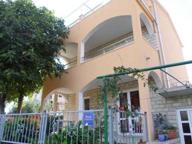 Apartments Zlata - 50m from beach