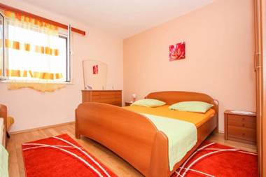 Apartments Žana - close to beach