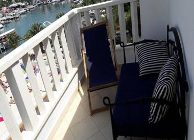Apartments Antonia-5m from sea