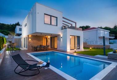 Luxury Beachfront Villa Trogir 1 with private pool jacuzzi and gym at the beach on Ciovo - Okrug Gornji