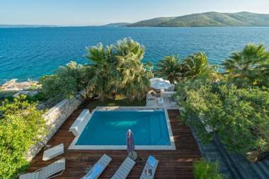 Luxury Beachfront Villa Sunshine Trogir with private heated pool and sauna at the beach in Trogir - Seget Vranjic