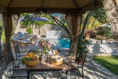 Luxury Beachfront Villa Sunshine Trogir with private heated pool and sauna at the beach in Trogir - Seget Vranjic