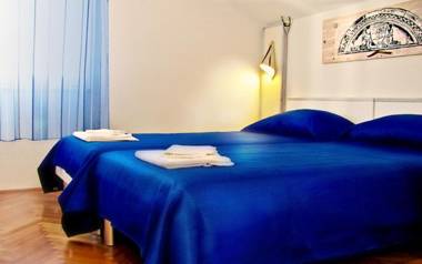 Apartment for two persons with sea view in Trogir near the beach