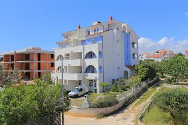 Apartments with a parking space Businci Ciovo - 18800