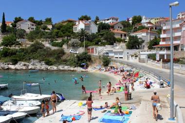Apartments with a parking space Mavarstica Ciovo - 18882