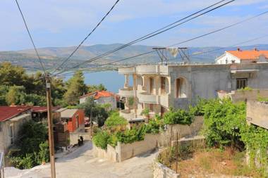 Apartments with a parking space Mastrinka Ciovo - 18954