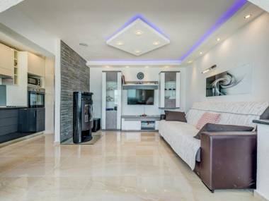 Spacious Apartment in Arbanija with Terrace