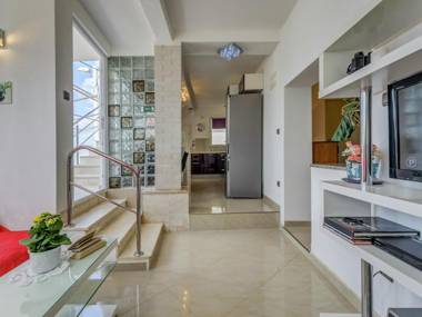 Modern Apartment in Arbanija with Jacuzzi