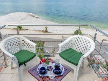 Luxurious Holiday Home in Arbanija with Jacuzzi